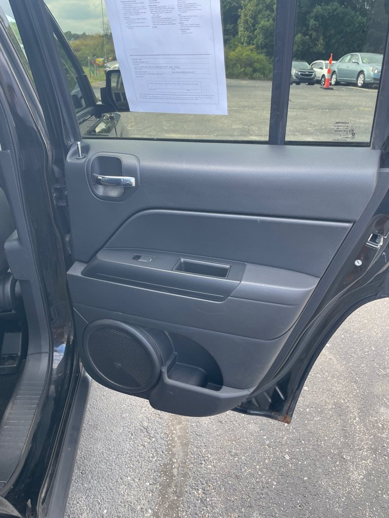 Used 2016 Jeep Patriot Latitude FWD image 19