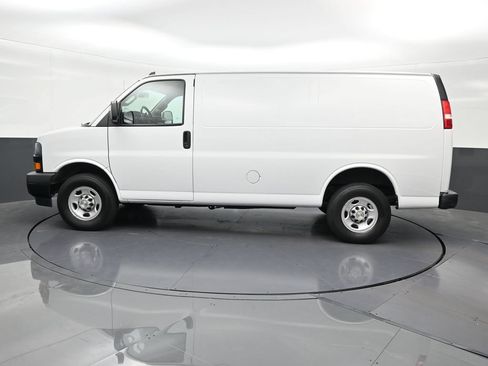 Used 2022 Chevrolet Express 2500 w/ Driver Convenience Package RWD image 2