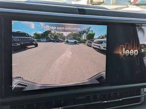 Certified 2026 Jeep Gladiator Sport AWD/4WD image 21