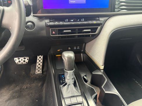 Used 2025 Toyota Camry SE image 15