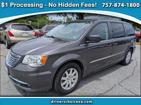 Used 2015 Chrysler Town & Country Touring FWD image 1