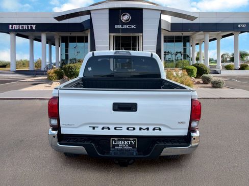 Used 2020 Toyota Tacoma SR5 RWD image 5