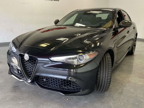 Used 2023 Alfa Romeo Giulia Estrema image 7