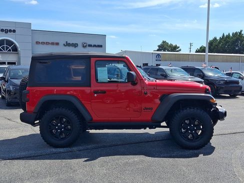 Certified 2022 Jeep Wrangler Sport AWD/4WD image 7