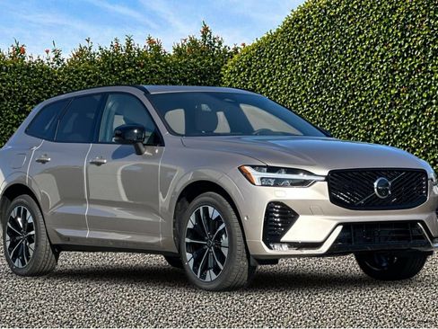 New 2026 Volvo XC60 B5 Plus w/ Climate Package AWD/4WD image 8