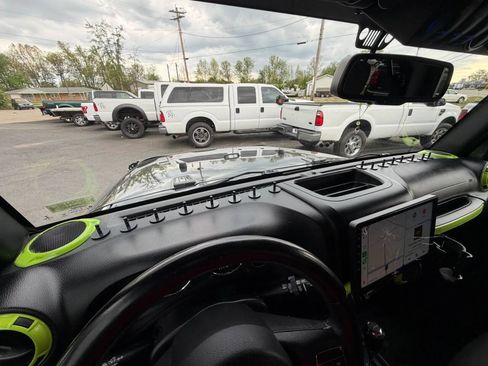 Used 2018 Jeep Wrangler Unlimited Sahara image 43