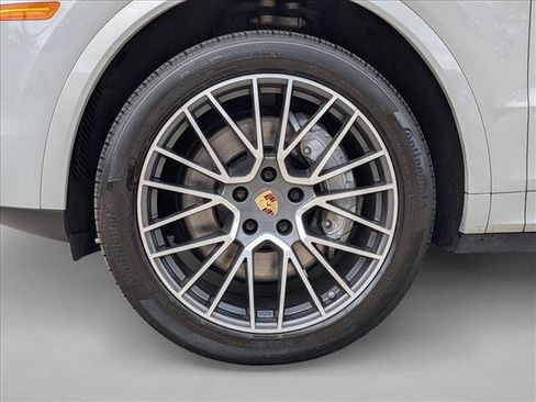 Used 2023 Porsche Cayenne Platinum Edition AWD/4WD image 25
