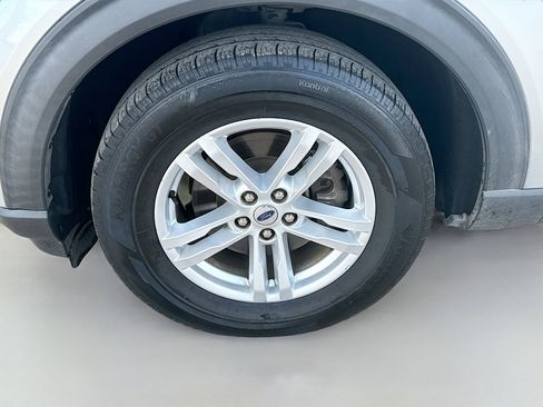 Certified 2022 Ford Explorer XLT image 32