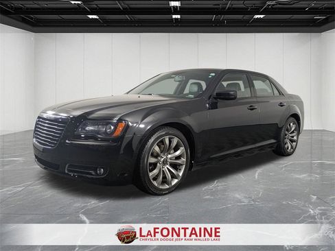 Used 2014 Chrysler 300 S image 1