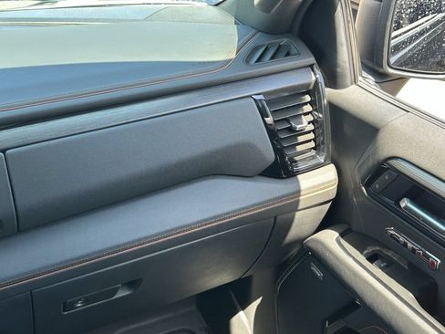 Certified 2025 GMC Sierra 1500 AT4 w/ AT4 Premium Package AWD/4WD image 19