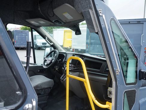 Used 2021 Ford Transit 350 DRW RWD image 2