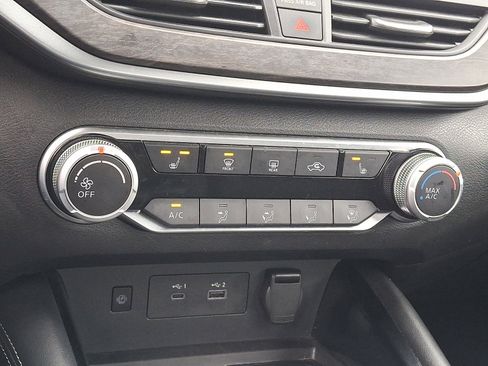 Used 2024 Nissan Altima 2.5 SV w/ SV Premium Package image 16