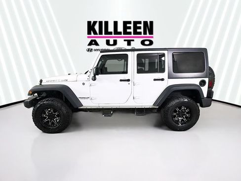 Used 2015 Jeep Wrangler Unlimited Rubicon w/ Connectivity Group AWD/4WD image 4