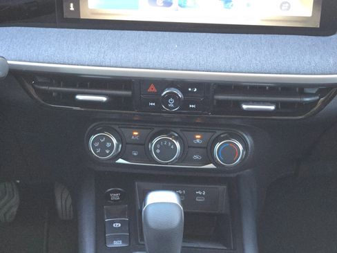 Certified 2025 Nissan Kicks SV image 18