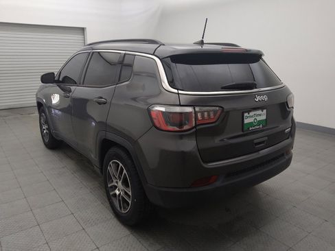 Used 2018 Jeep Compass Latitude w/ Popular Equipment Group FWD image 5