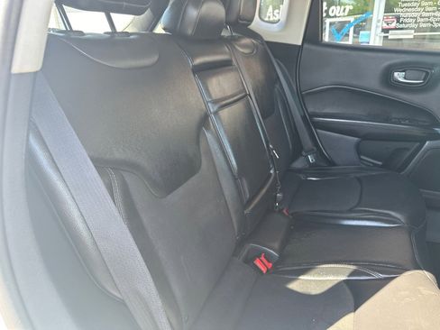 Used 2018 Jeep Compass Latitude w/ Popular Equipment Group AWD/4WD image 14