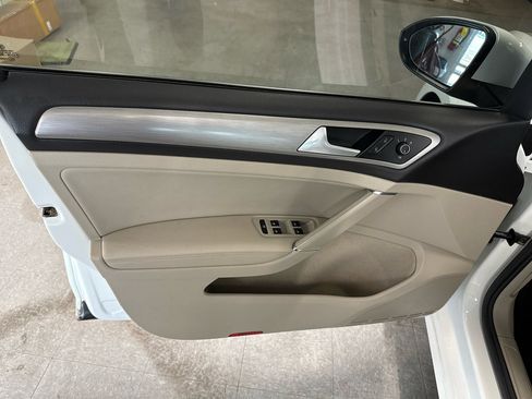 Used 2015 Volkswagen Golf TDI SE image 27