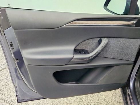 Used 2022 Tesla Model X image 11