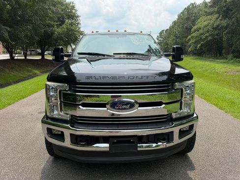 Used 2017 Ford F250 Lariat w/ Lariat Value Package AWD/4WD image 3