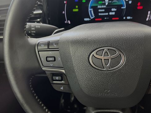 Used 2025 Toyota Camry SE FWD image 19