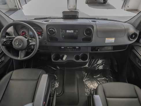 Used 2025 Mercedes-Benz Sprinter 3500 image 8