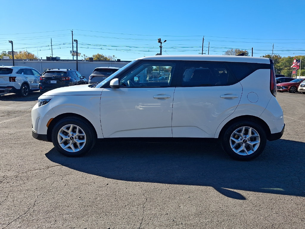 Used 2023 Kia Soul LX w/ LX Technology Package FWD image 7