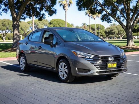 Used 2025 Nissan Versa S FWD image 4