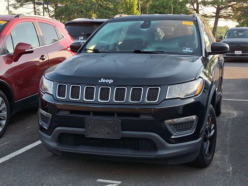 Used 2018 Jeep Compass Sport w/ Tech Group AWD/4WD image 2