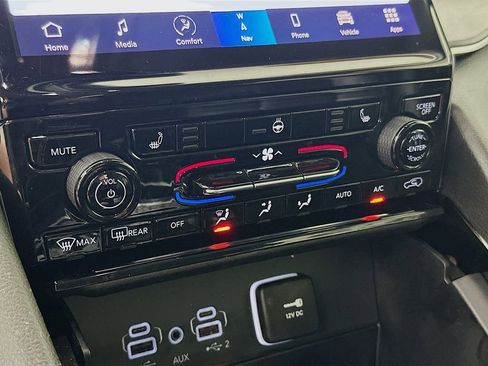 Certified 2023 Jeep Grand Cherokee Limited AWD/4WD image 26