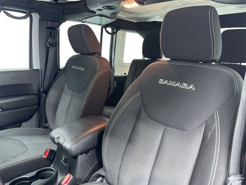 Used 2018 Jeep Wrangler Unlimited Sahara image 30