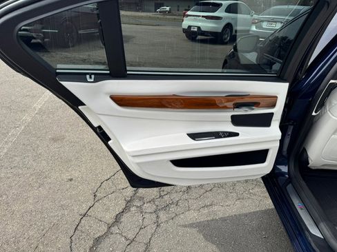 Used 2015 BMW 750Li xDrive image 17