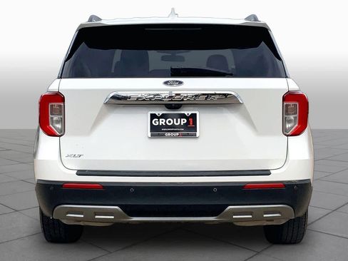 Used 2022 Ford Explorer XLT w/ Equipment Group 202A RWD image 4