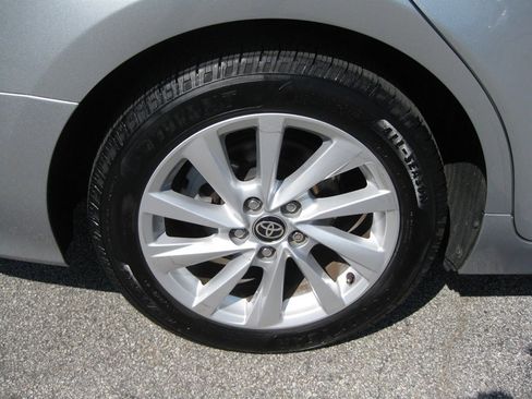 Used 2021 Toyota Camry LE image 9