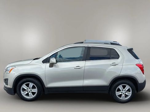 Used 2016 Chevrolet Trax LT w/ LT Convenience Package FWD image 2