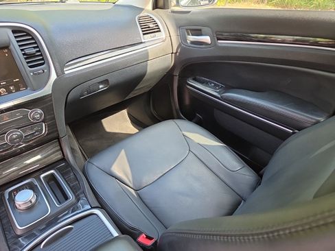Used 2015 Chrysler 300 Limited RWD image 41