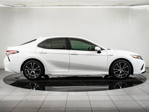 Used 2018 Toyota Camry SE image 11