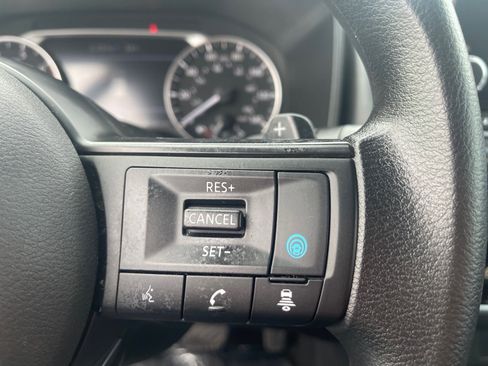 Used 2024 Nissan Rogue SV image 10