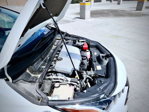 Used 2017 Toyota Prius Prime Advanced w/ Carpet Mat Package FWD image 39