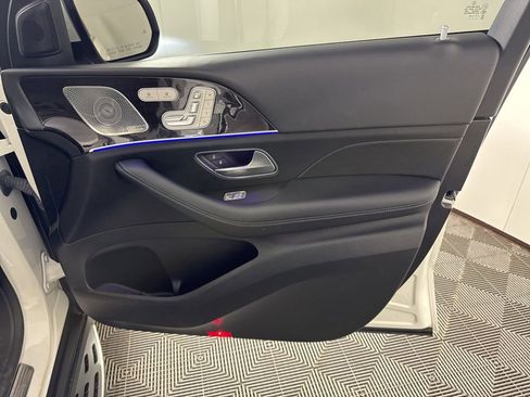 Used 2023 Mercedes-Benz GLS 450 4MATIC image 13