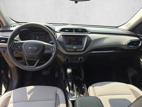 Used 2023 Chevrolet TrailBlazer LT w/ Confidence II Package FWD image 17