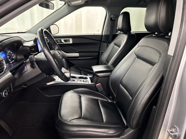 Used 2023 Ford Explorer XLT w/ Equipment Group 202A AWD/4WD image 6