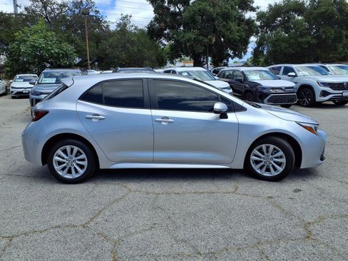 Used 2024 Toyota Corolla SE w/ SE Package FWD image 3