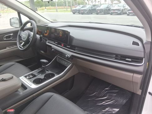 New 2026 Kia Carnival EX FWD image 11