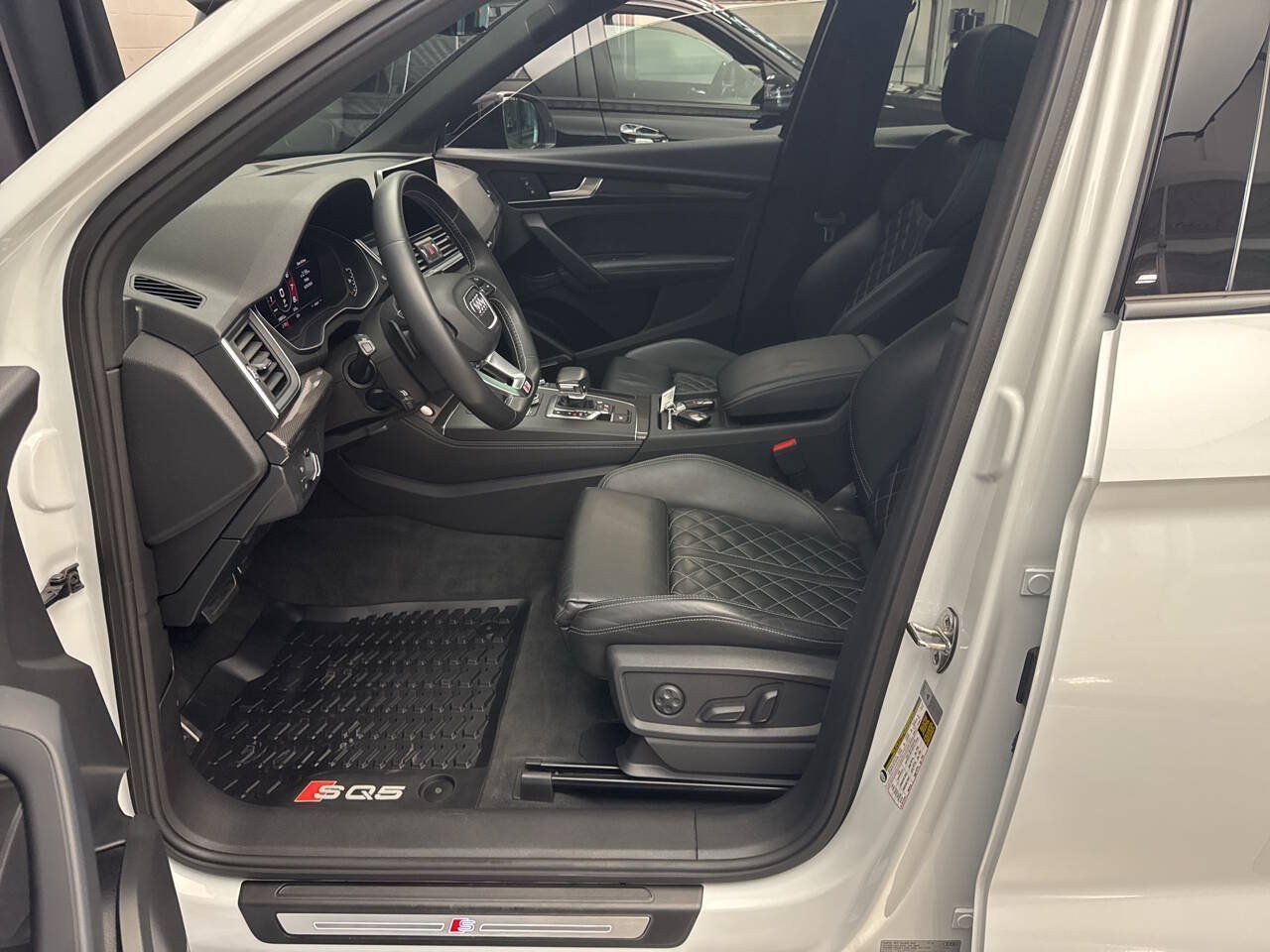 Used 2020 Audi SQ5 Premium Plus w/ Premium Plus Package AWD/4WD image 11