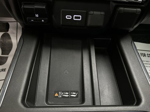 Used 2022 GMC Sierra 3500 Denali w/ Denali Black Diamond Edition image 50