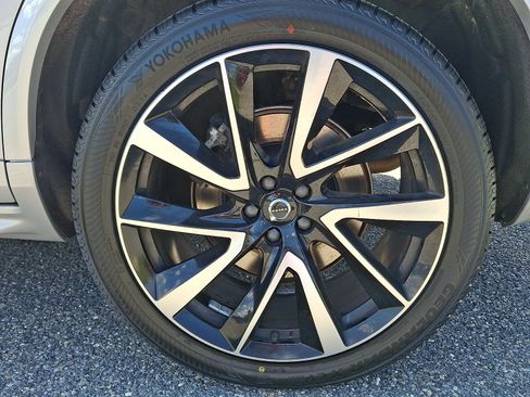 Used 2024 Volvo XC90 B5 Plus AWD/4WD image 8