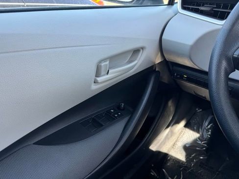 Certified 2025 Toyota Corolla LE image 31