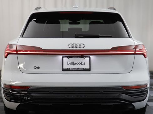 Used 2024 Audi Q8 e-tron Prestige w/ Prestige Package image 16