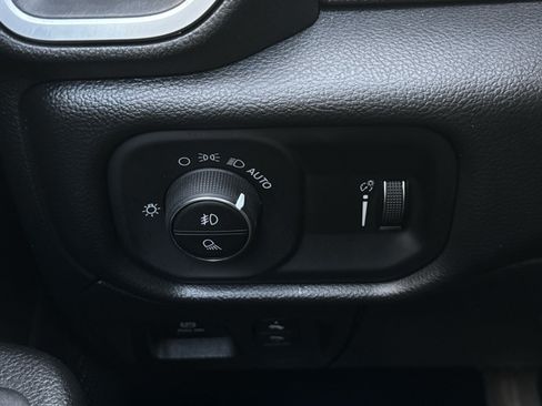Used 2022 RAM 1500 Big Horn AWD/4WD image 22