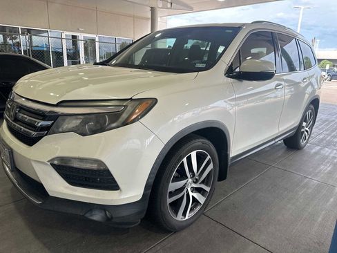 Used 2018 Honda Pilot Touring image 1